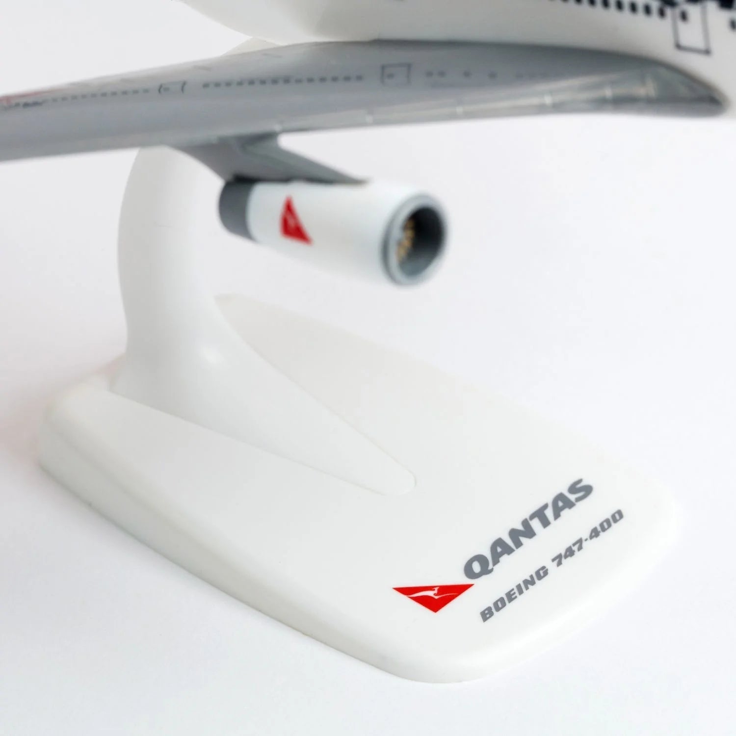 1/250 Scale Qantas Boeing 747-400 Old Livery Aircraft Model image 4