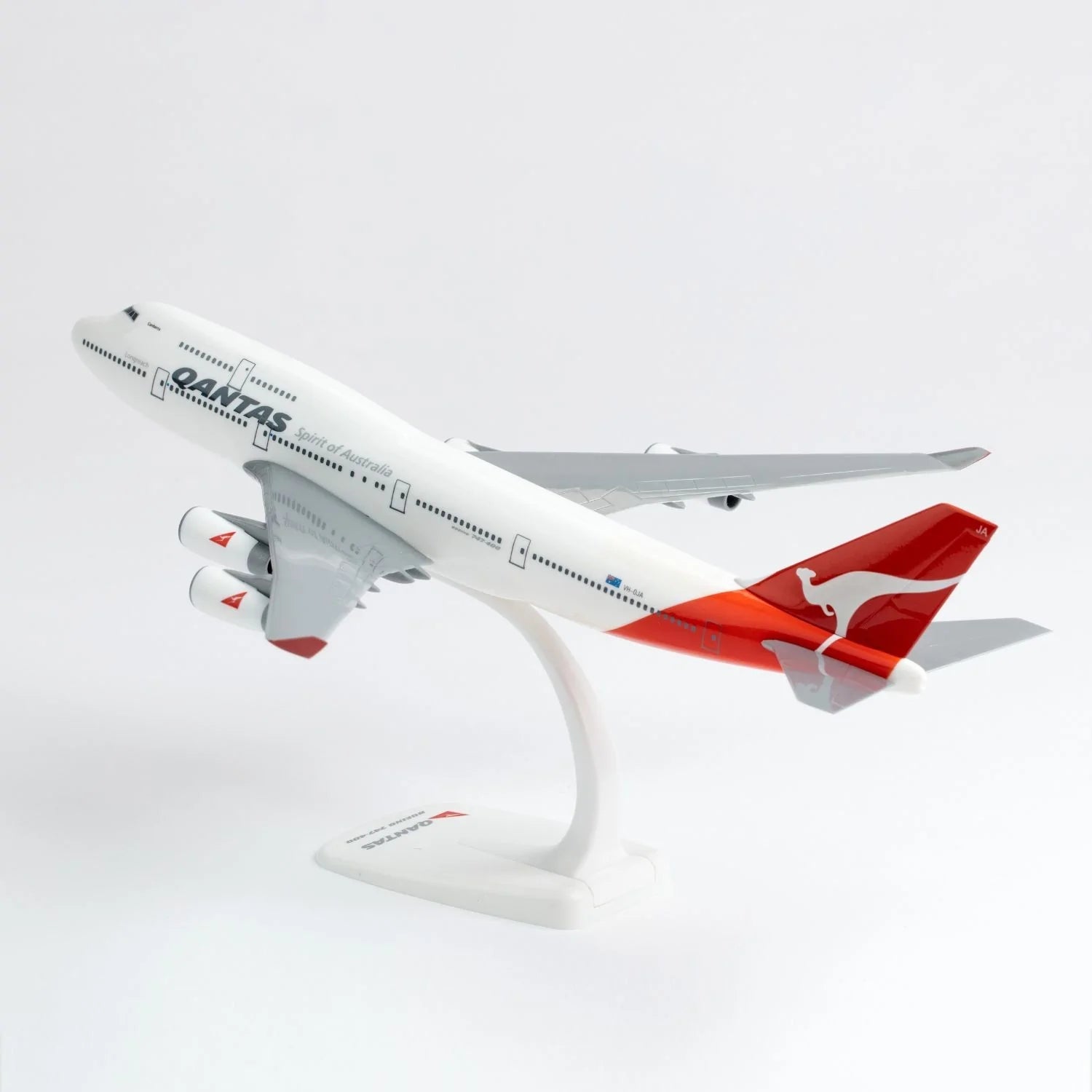 1/250 Scale Qantas Boeing 747-400 Old Livery Aircraft Model image 1