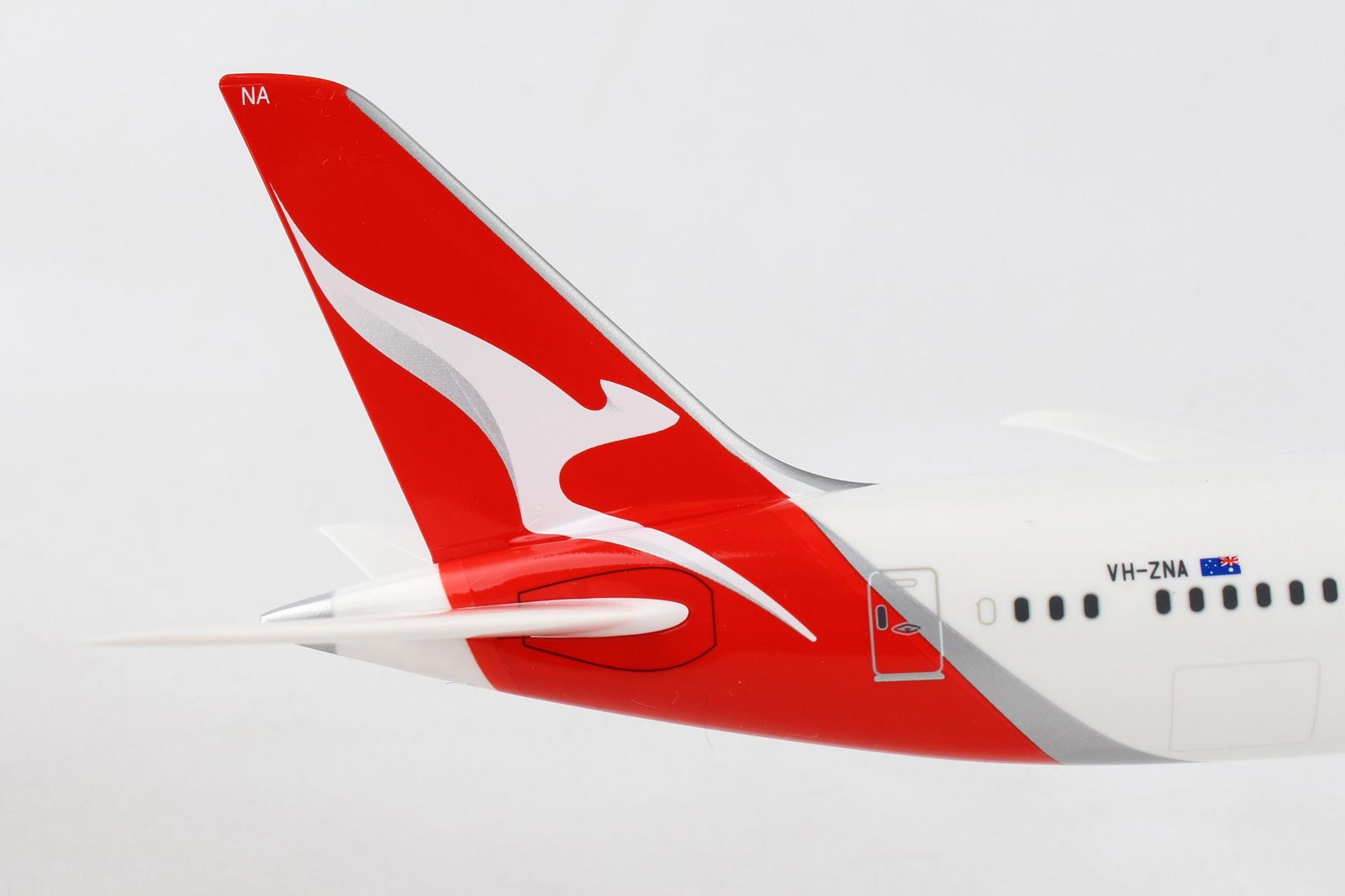 1/200 Qantas B787-9 New Livery - VH-ZNA | Skymarks Boeing 787 Aircraft Model SKR942 image 5